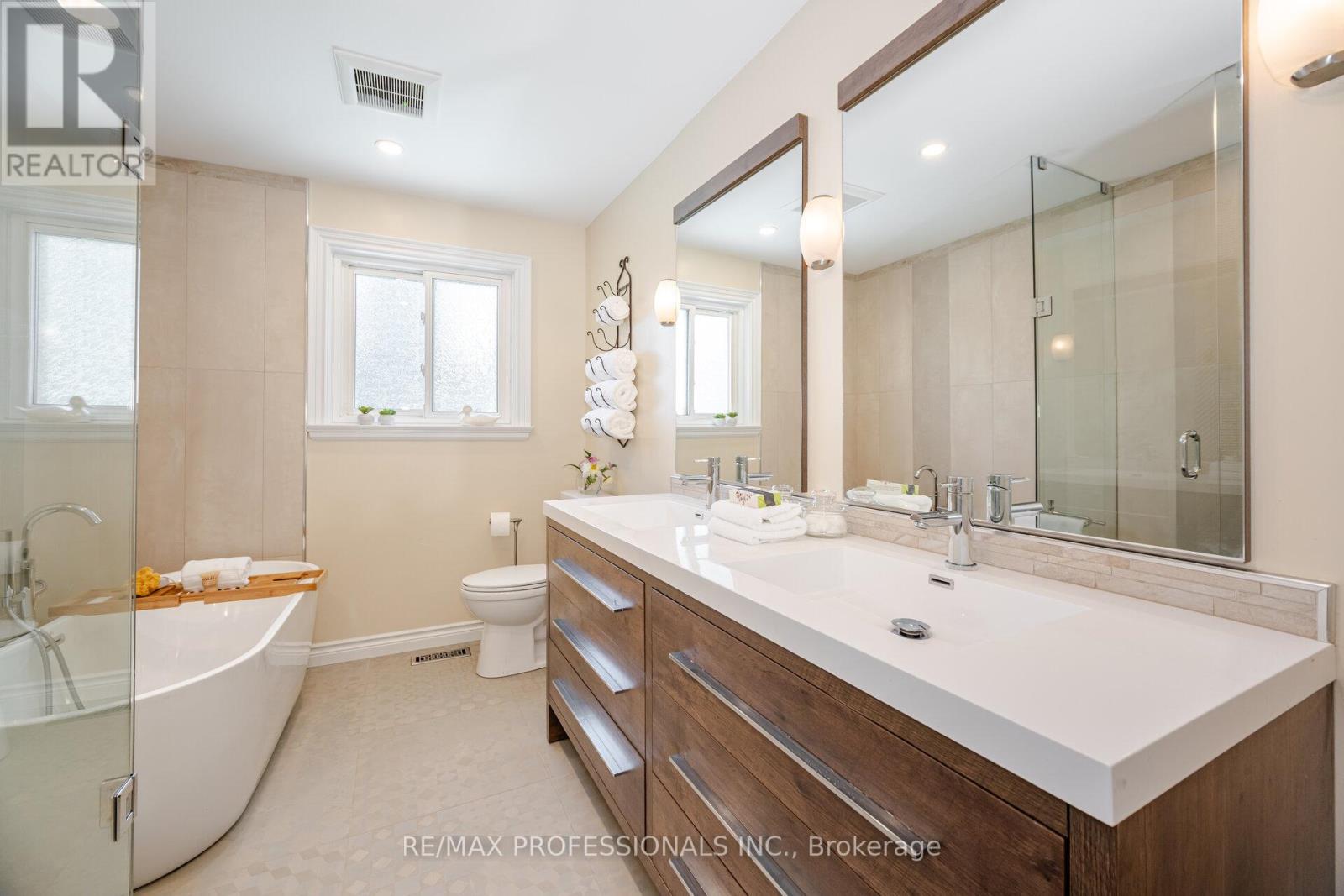 8 Silverthorne Bush Drive, Toronto, Ontario  M9C 2X5 - Photo 26 - W12161836