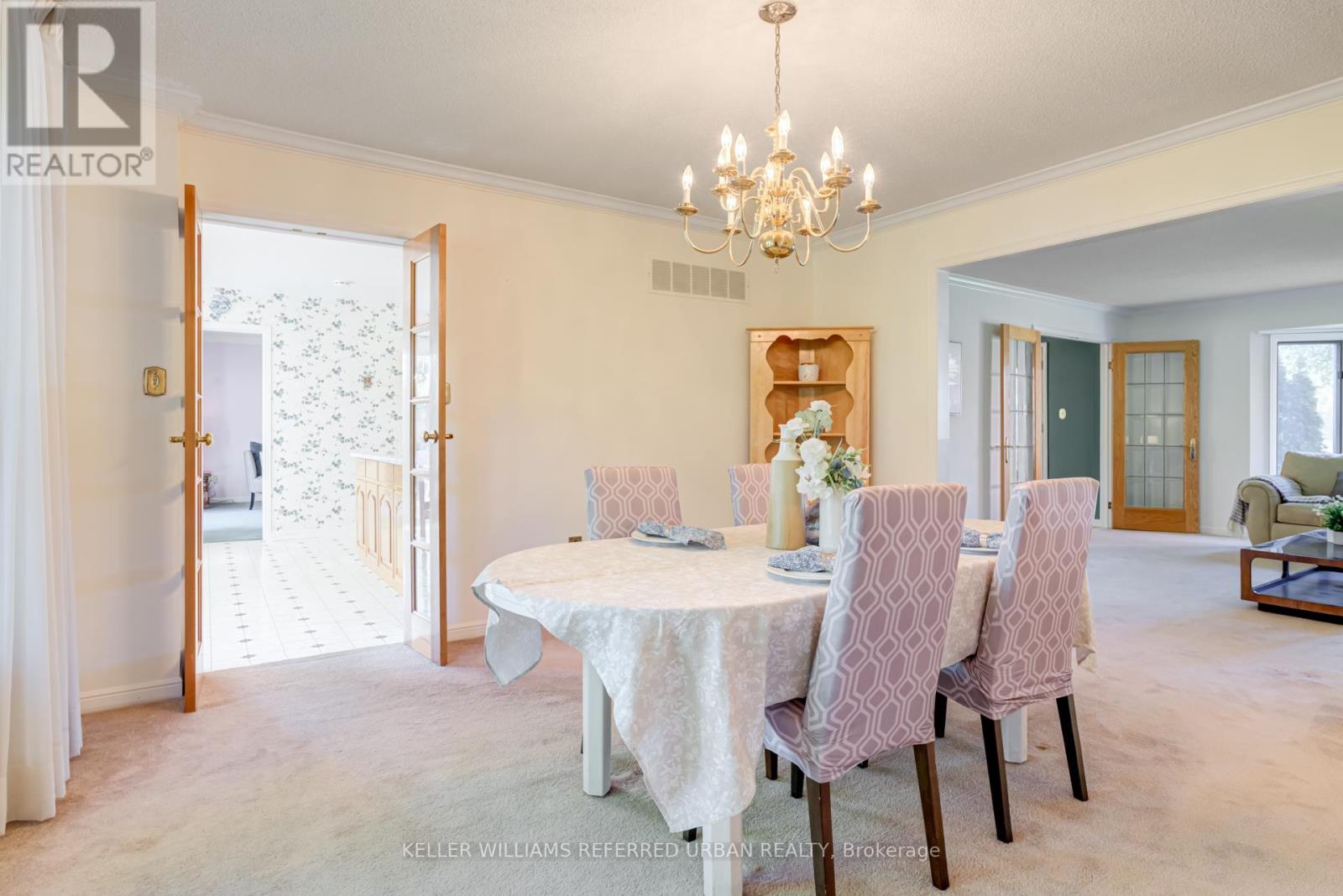 4175 Tall Pine Court, Mississauga, Ontario  L5C 3S7 - Photo 14 - W12163090