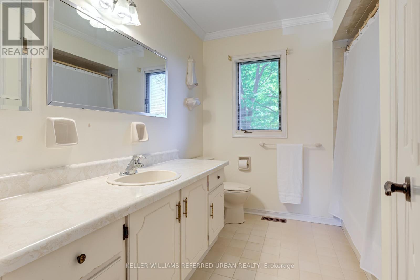 4175 Tall Pine Court, Mississauga, Ontario  L5C 3S7 - Photo 24 - W12163090