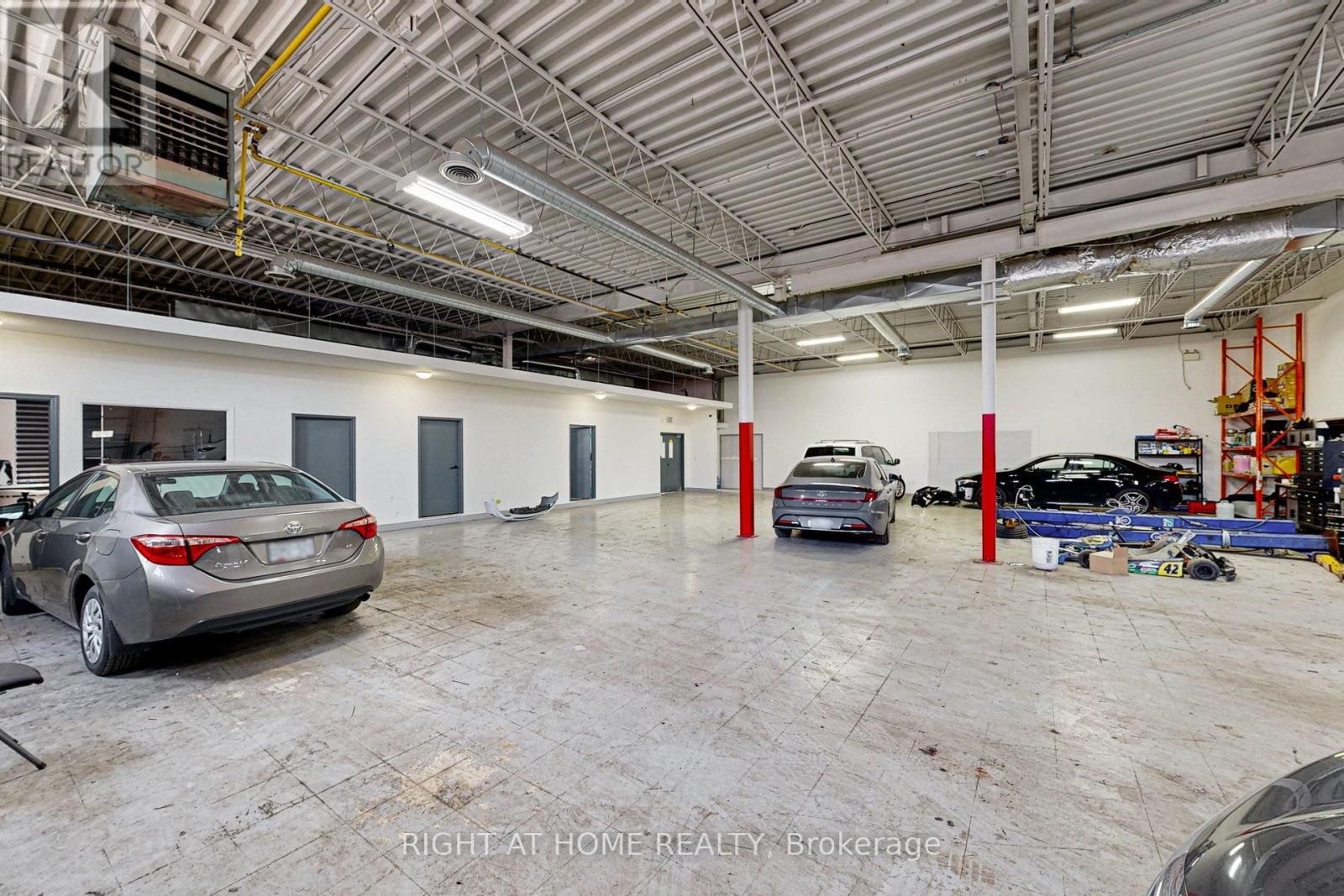 1353 Britannia Road E, Mississauga, Ontario  L4W 1C7 - Photo 11 - W12163102