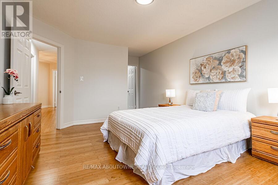 2140 Glenhampton Road, Oakville, Ontario  L6M 3X1 - Photo 19 - W12163107
