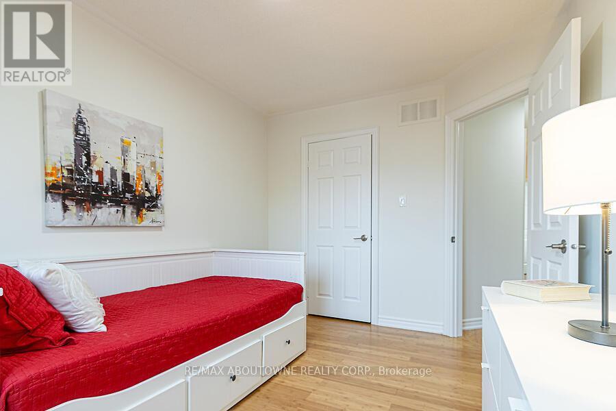 2140 Glenhampton Road, Oakville, Ontario  L6M 3X1 - Photo 24 - W12163107