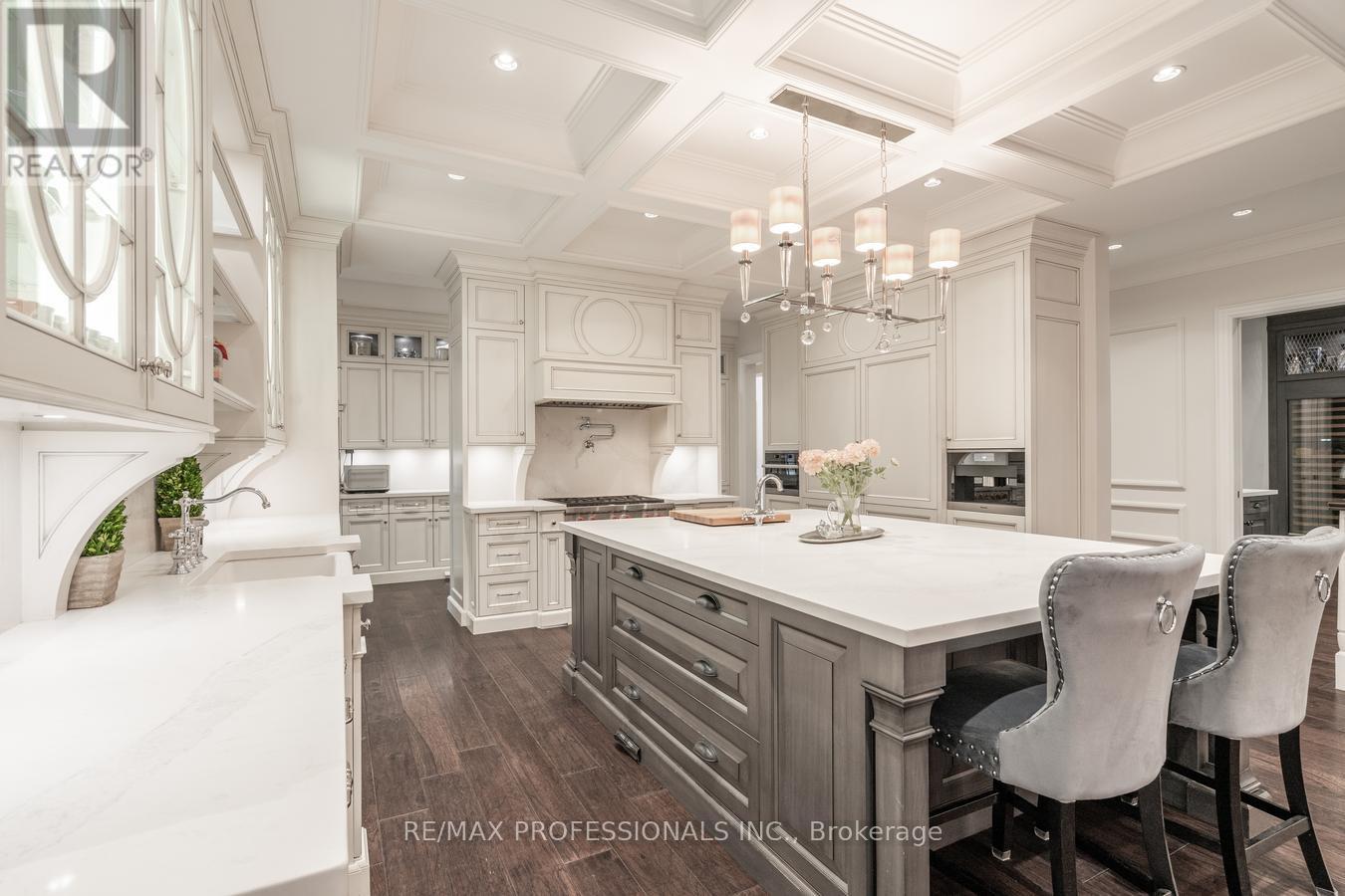 1285 Minaki Road, Mississauga, Ontario L5C 2X5 - Photo 10 - W12163134