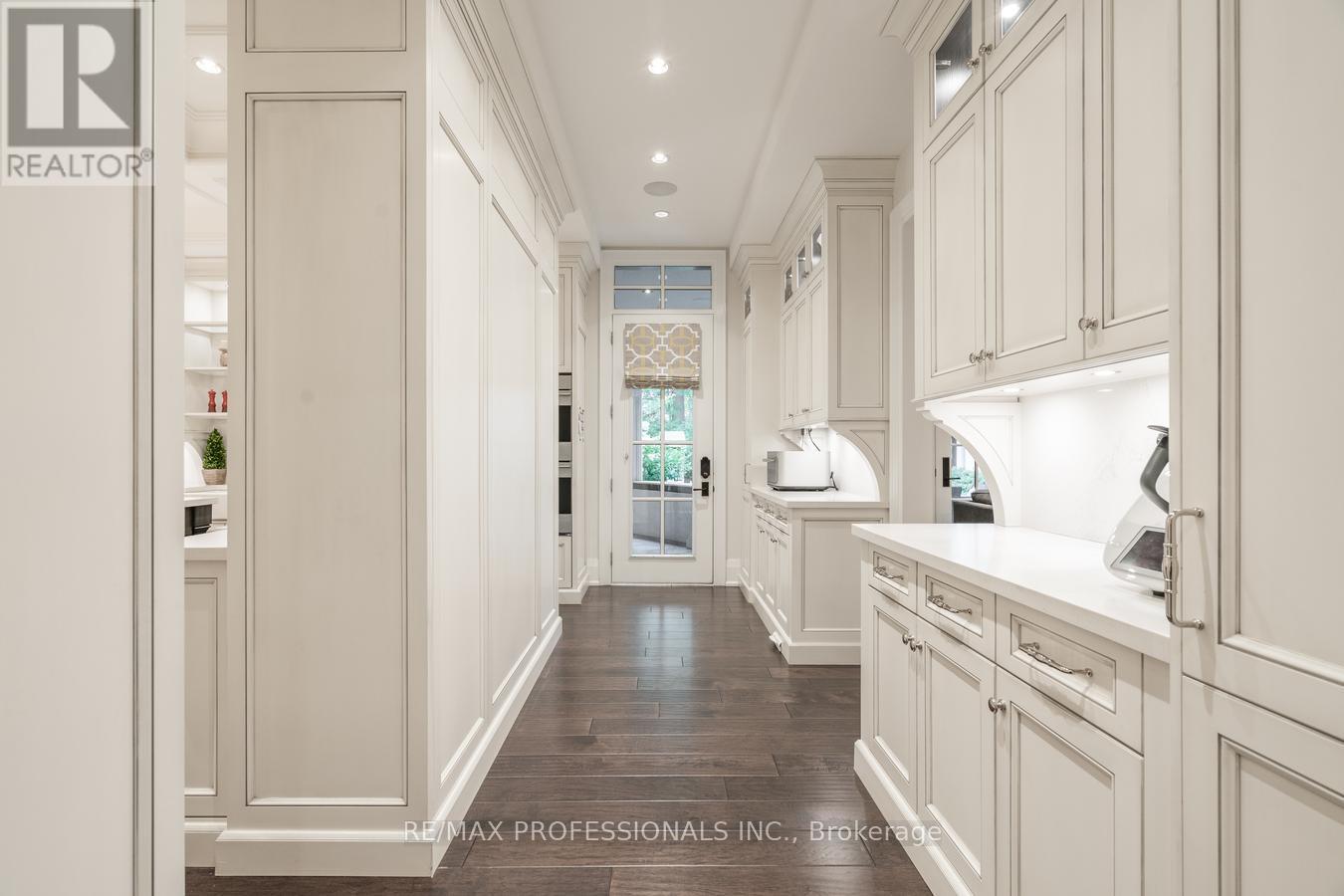 1285 Minaki Road, Mississauga, Ontario L5C 2X5 - Photo 13 - W12163134