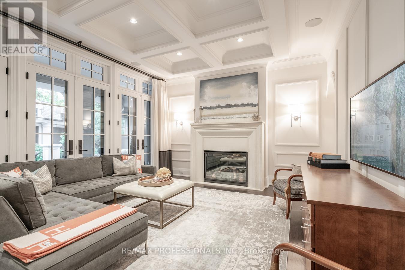 1285 Minaki Road, Mississauga, Ontario L5C 2X5 - Photo 14 - W12163134