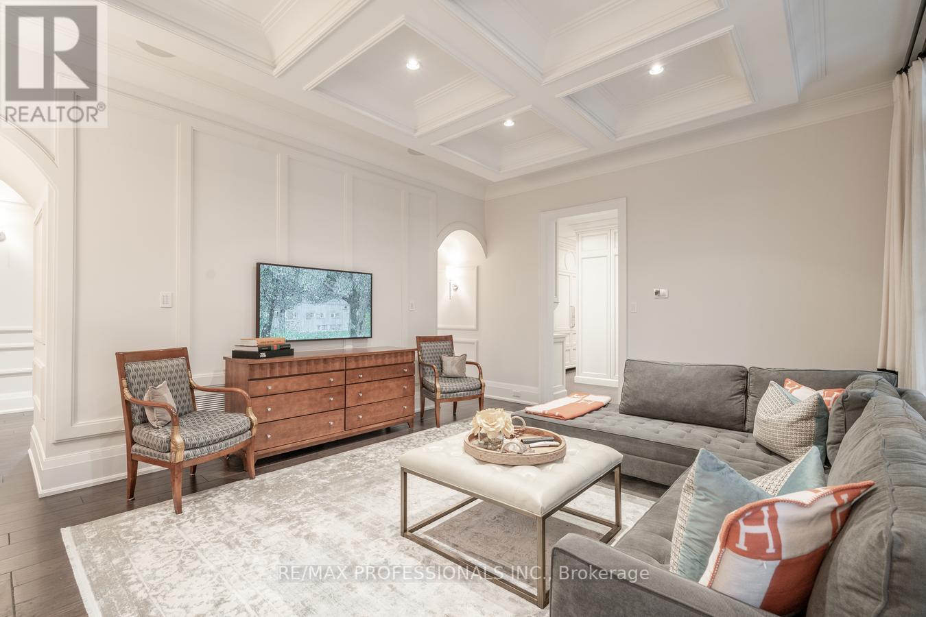 1285 Minaki Road, Mississauga, Ontario L5C 2X5 - Photo 15 - W12163134