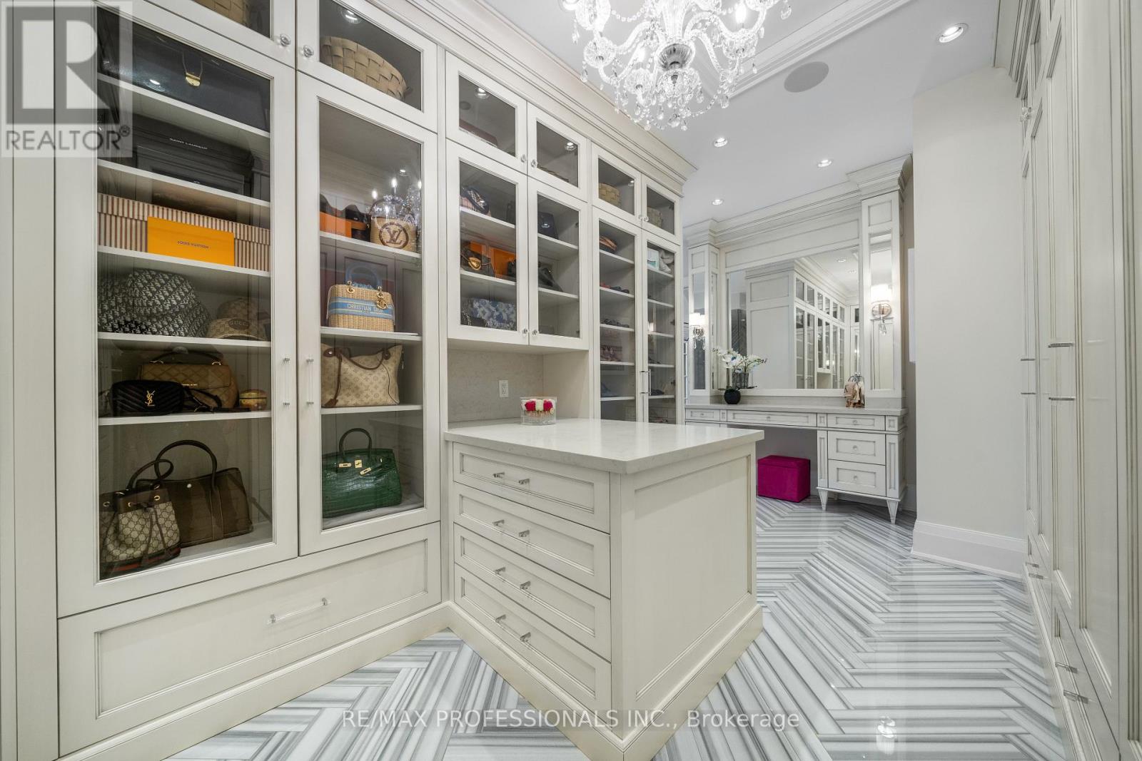 1285 Minaki Road, Mississauga, Ontario L5C 2X5 - Photo 21 - W12163134