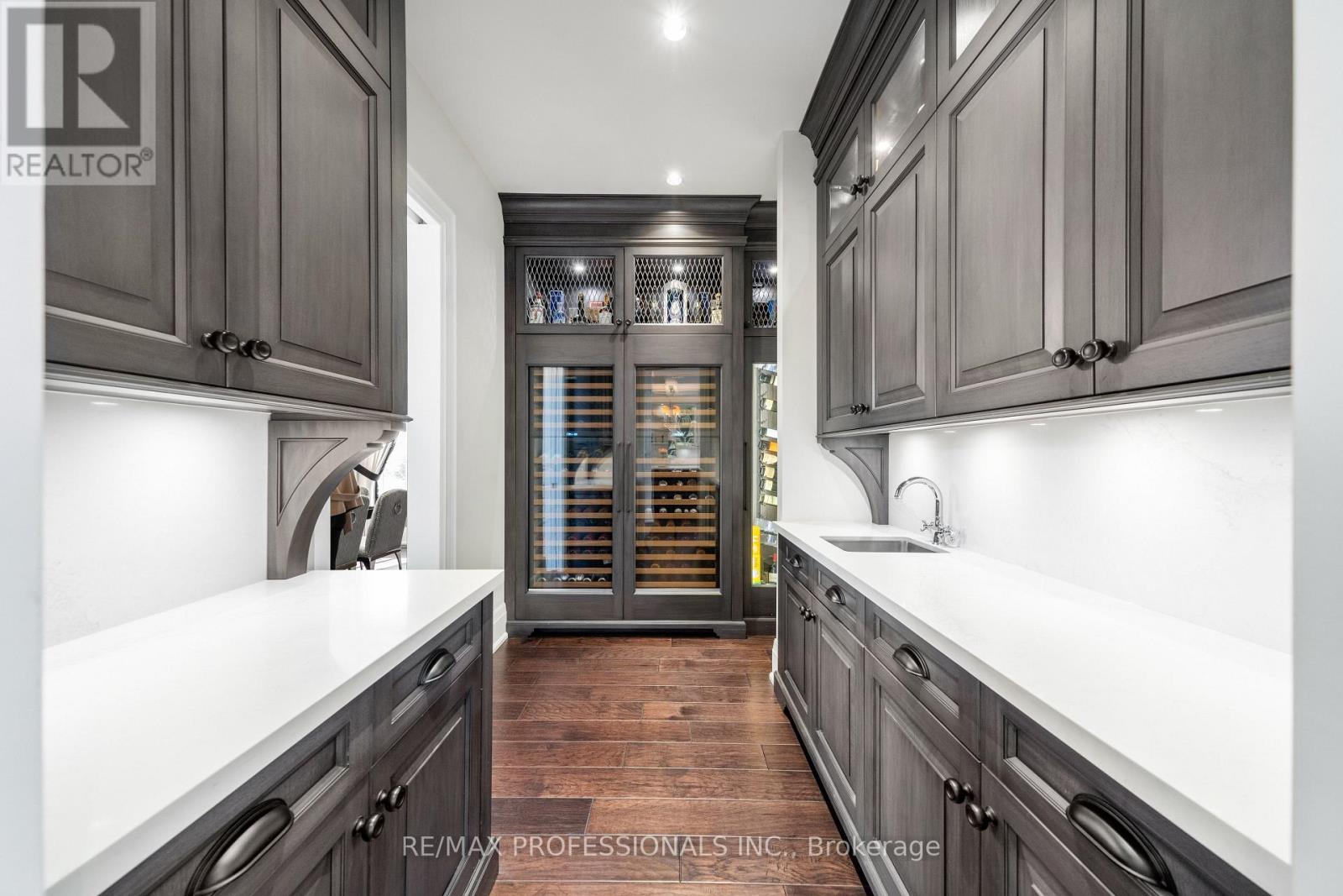 1285 Minaki Road, Mississauga, Ontario L5C 2X5 - Photo 33 - W12163134