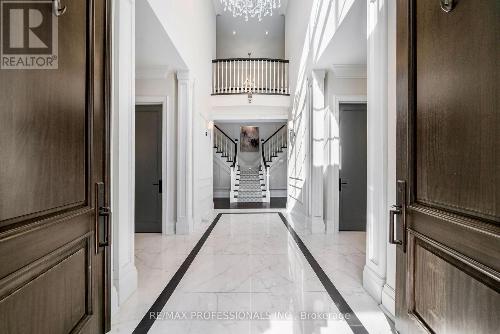 1285 Minaki Road, Mississauga, Ontario L5C 2X5 - Photo 6 - W12163134