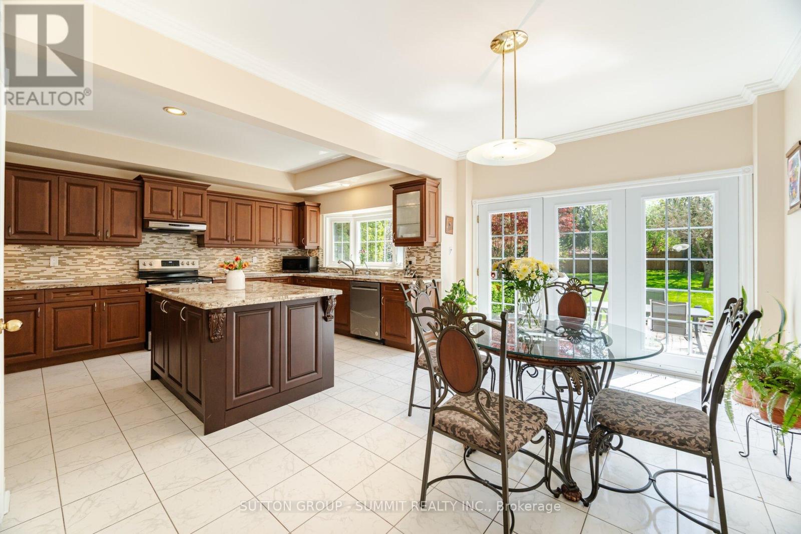 2360 Silverwood Drive, Mississauga, Ontario  L5M 5B3 - Photo 11 - W12163142