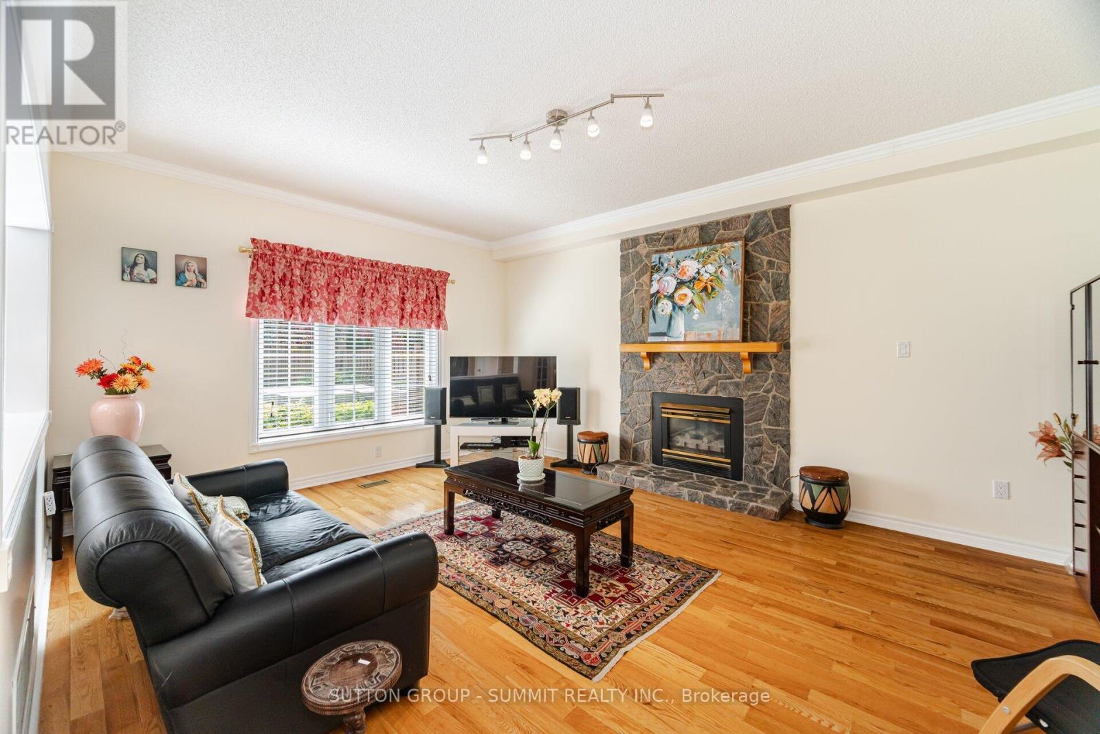 2360 Silverwood Drive, Mississauga, Ontario  L5M 5B3 - Photo 15 - W12163142