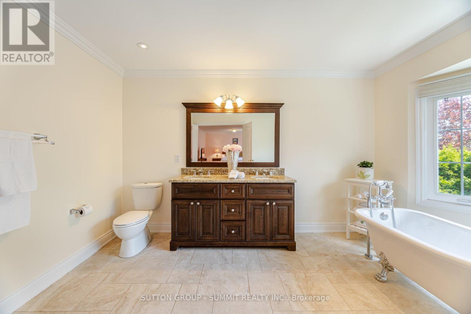 2360 Silverwood Drive, Mississauga, Ontario  L5M 5B3 - Photo 22 - W12163142