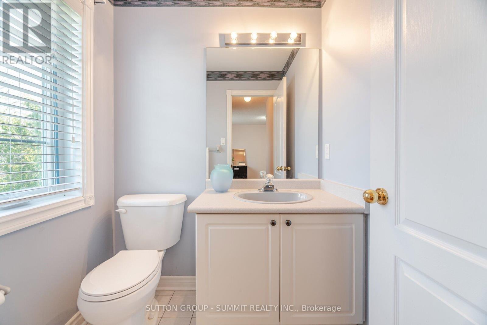 2360 Silverwood Drive, Mississauga, Ontario  L5M 5B3 - Photo 28 - W12163142