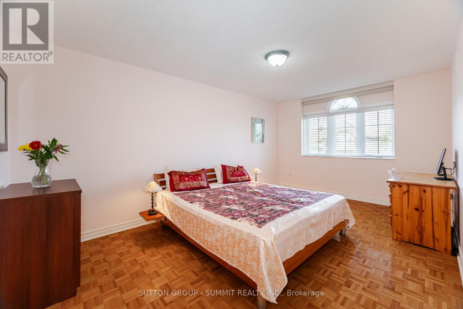 2360 Silverwood Drive, Mississauga, Ontario  L5M 5B3 - Photo 29 - W12163142