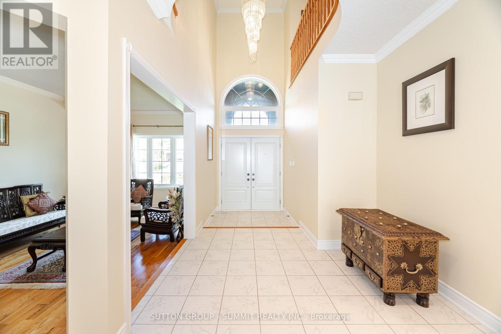 2360 Silverwood Drive, Mississauga, Ontario  L5M 5B3 - Photo 3 - W12163142