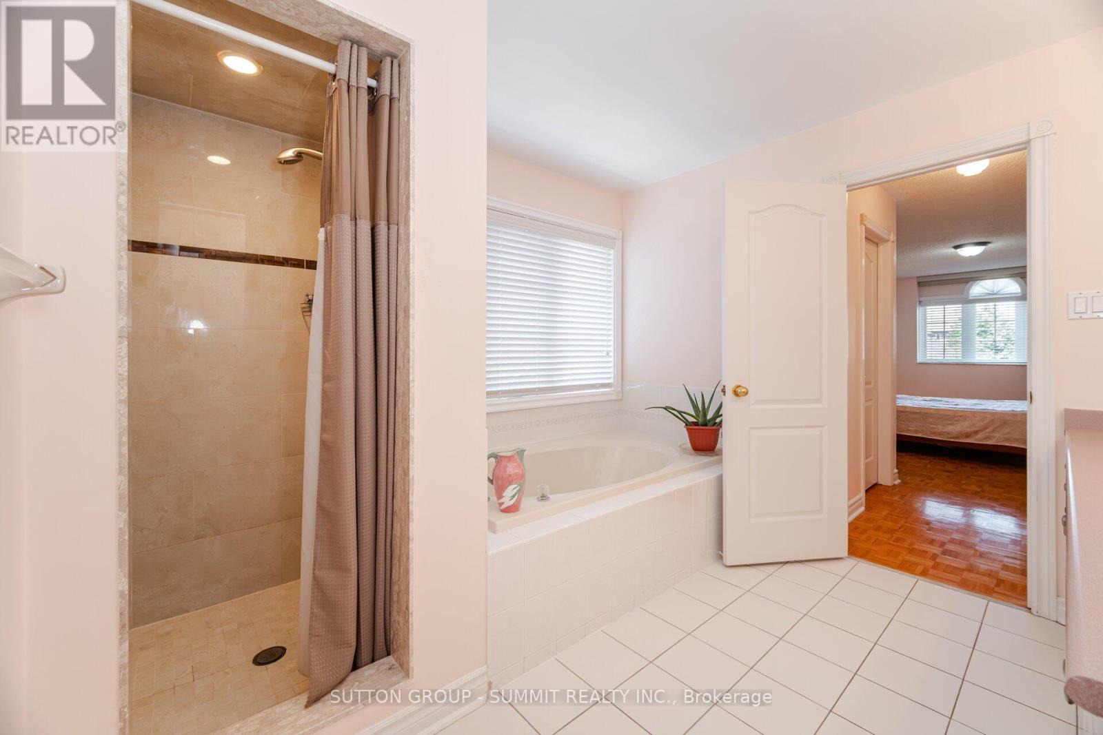 2360 Silverwood Drive, Mississauga, Ontario  L5M 5B3 - Photo 32 - W12163142