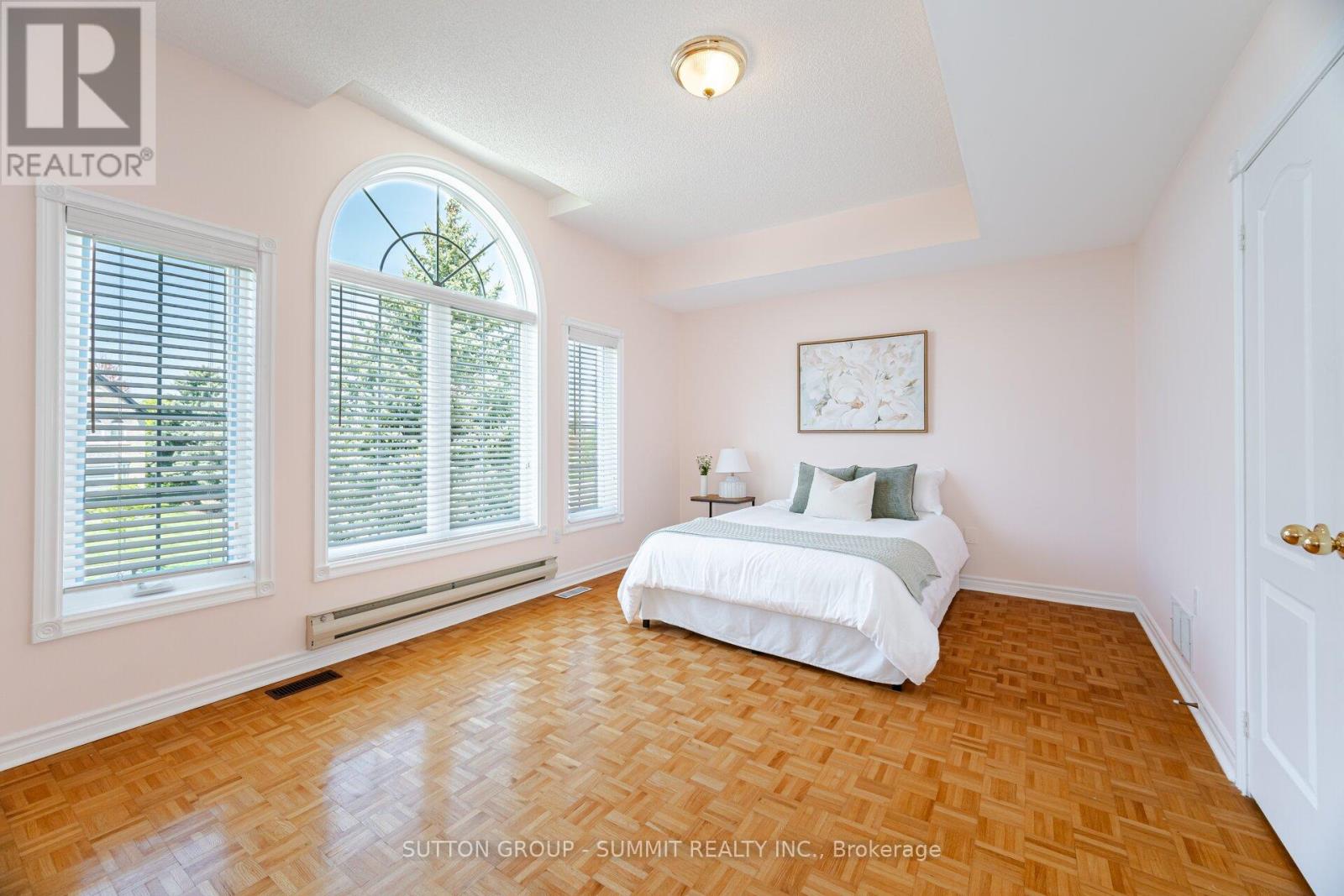 2360 Silverwood Drive, Mississauga, Ontario  L5M 5B3 - Photo 33 - W12163142