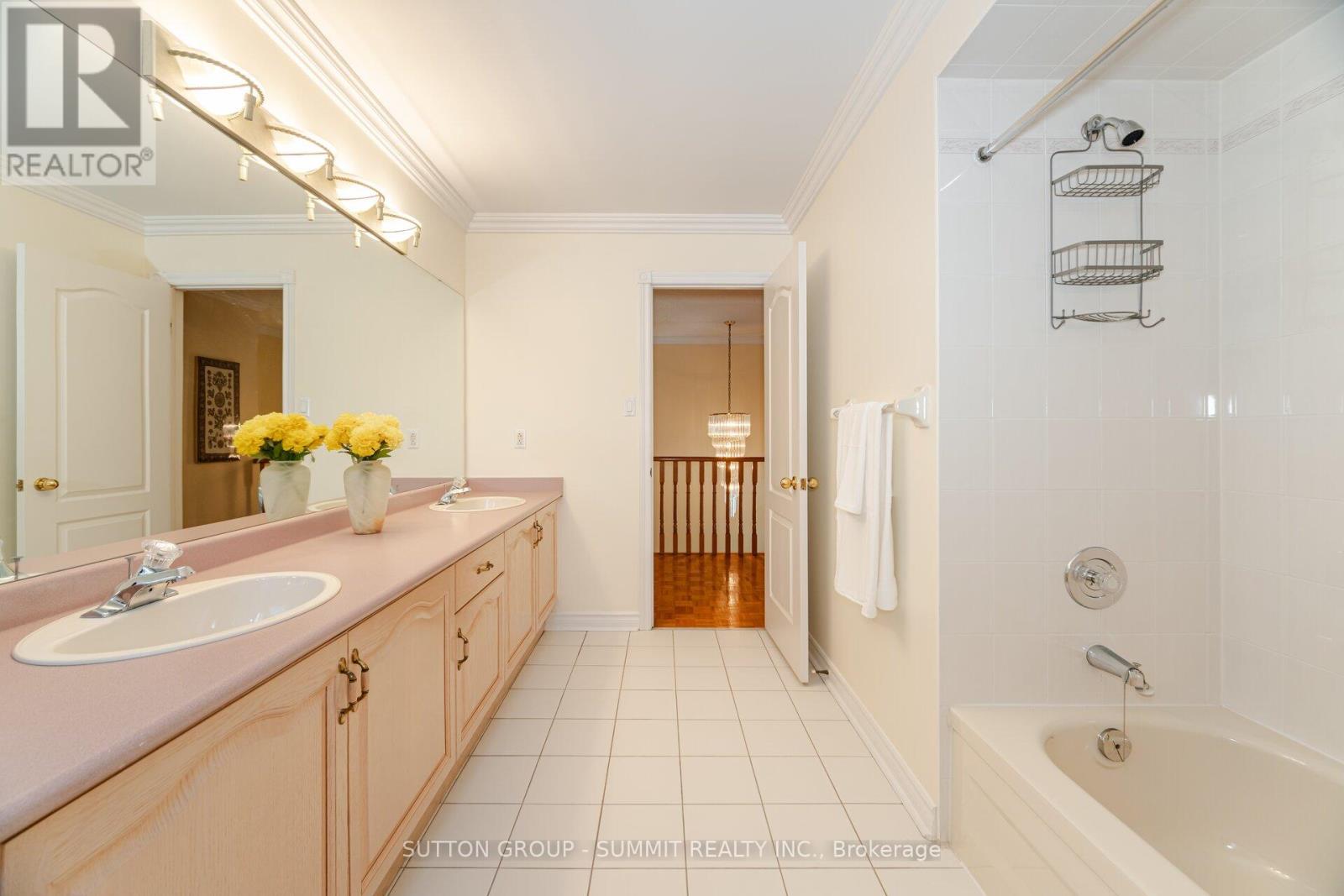 2360 Silverwood Drive, Mississauga, Ontario  L5M 5B3 - Photo 36 - W12163142