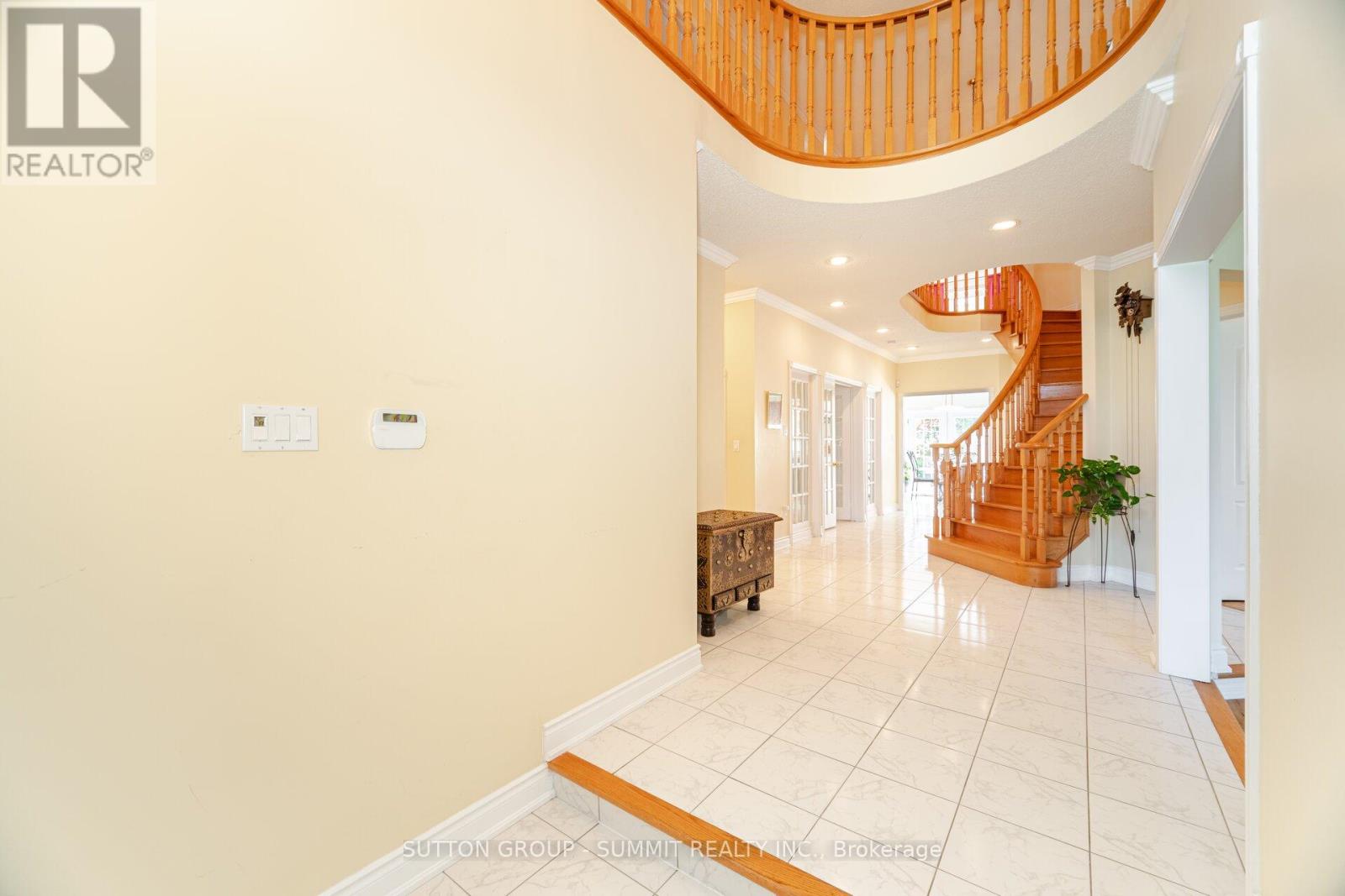2360 Silverwood Drive, Mississauga, Ontario  L5M 5B3 - Photo 4 - W12163142