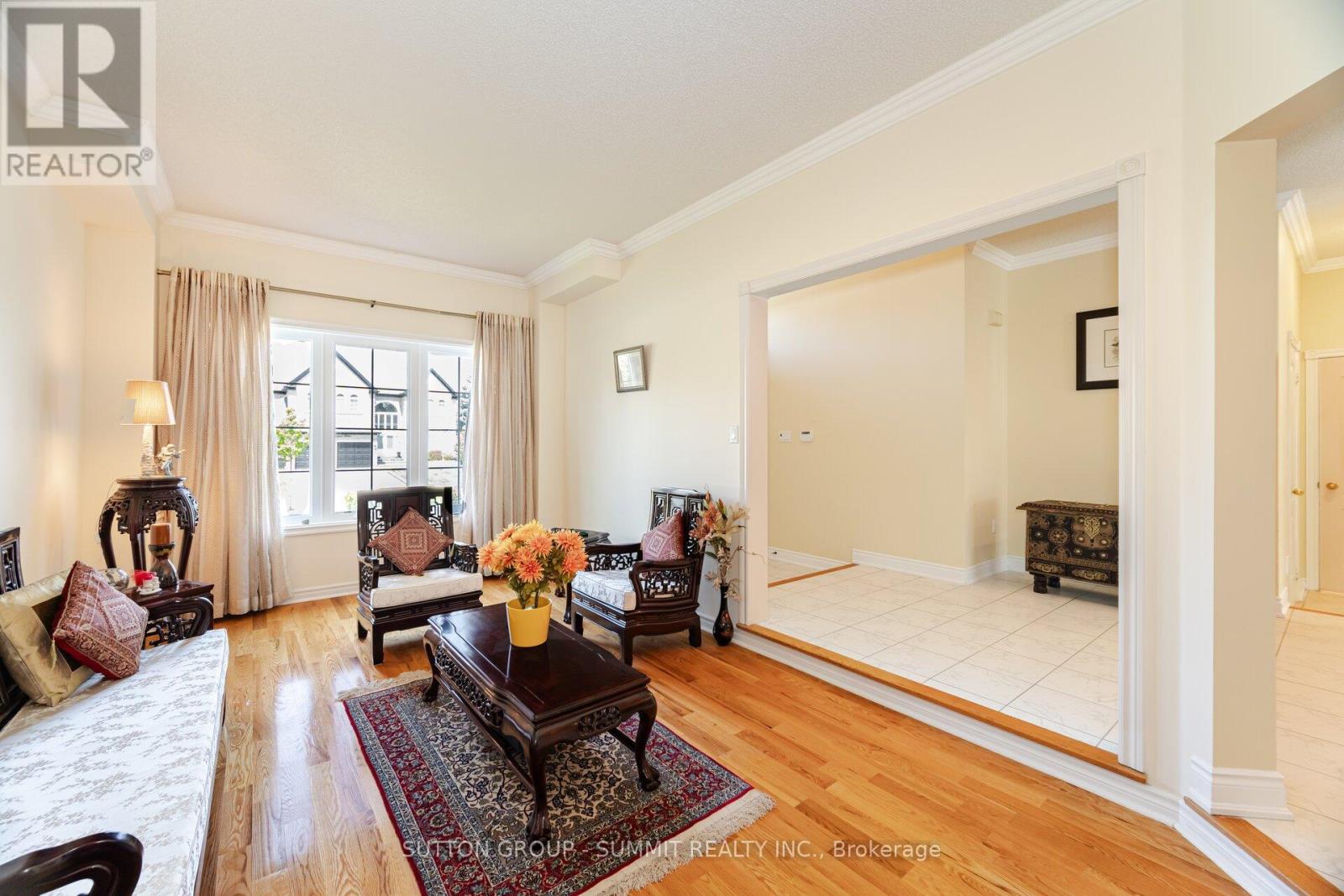 2360 Silverwood Drive, Mississauga, Ontario  L5M 5B3 - Photo 5 - W12163142