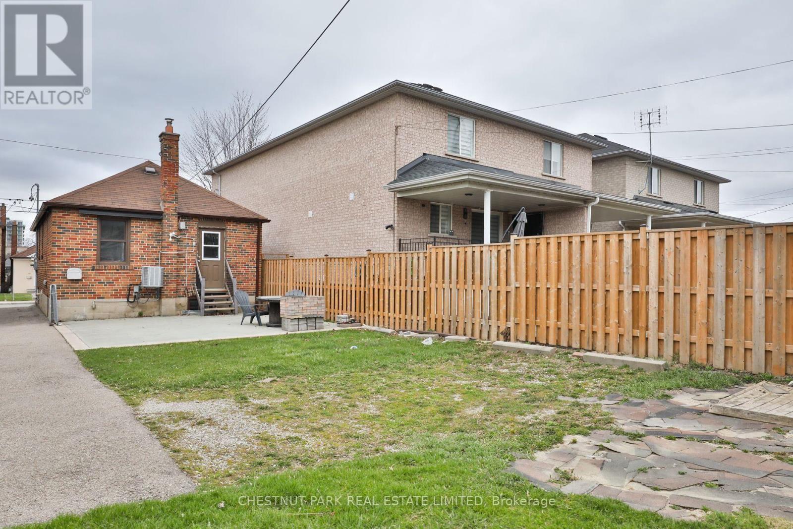 65 Kane Avenue, Toronto, Ontario  M6M 3M8 - Photo 37 - W12163144