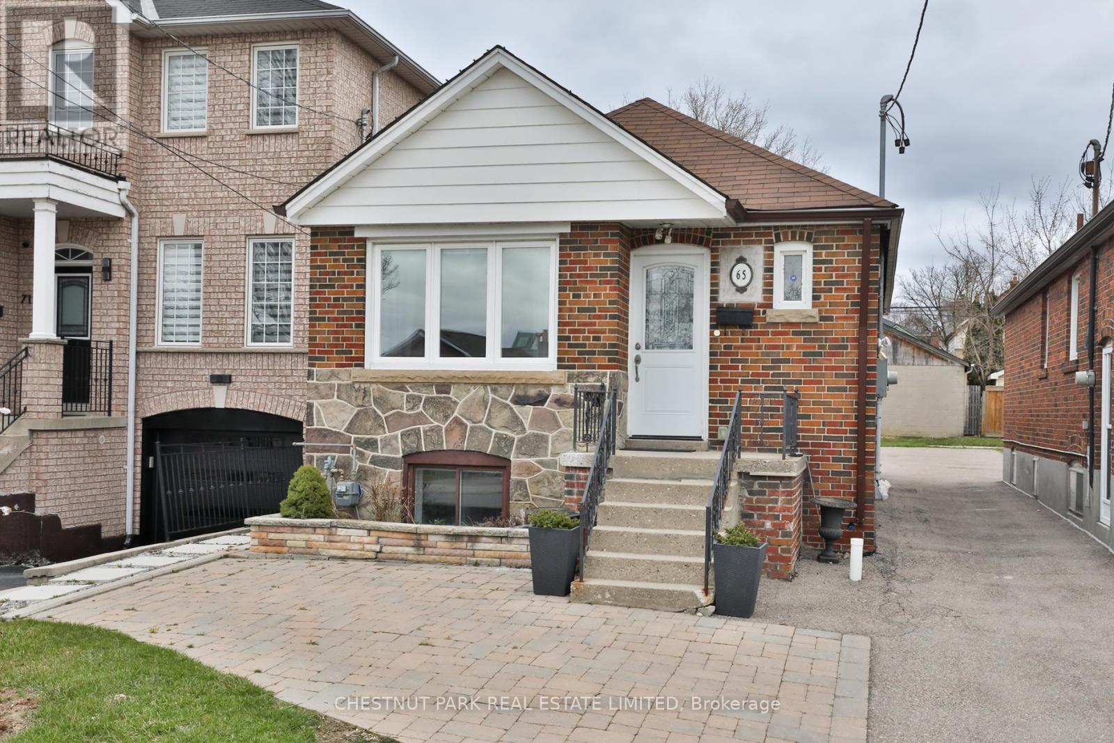 65 Kane Avenue, Toronto, Ontario  M6M 3M8 - Photo 40 - W12163144
