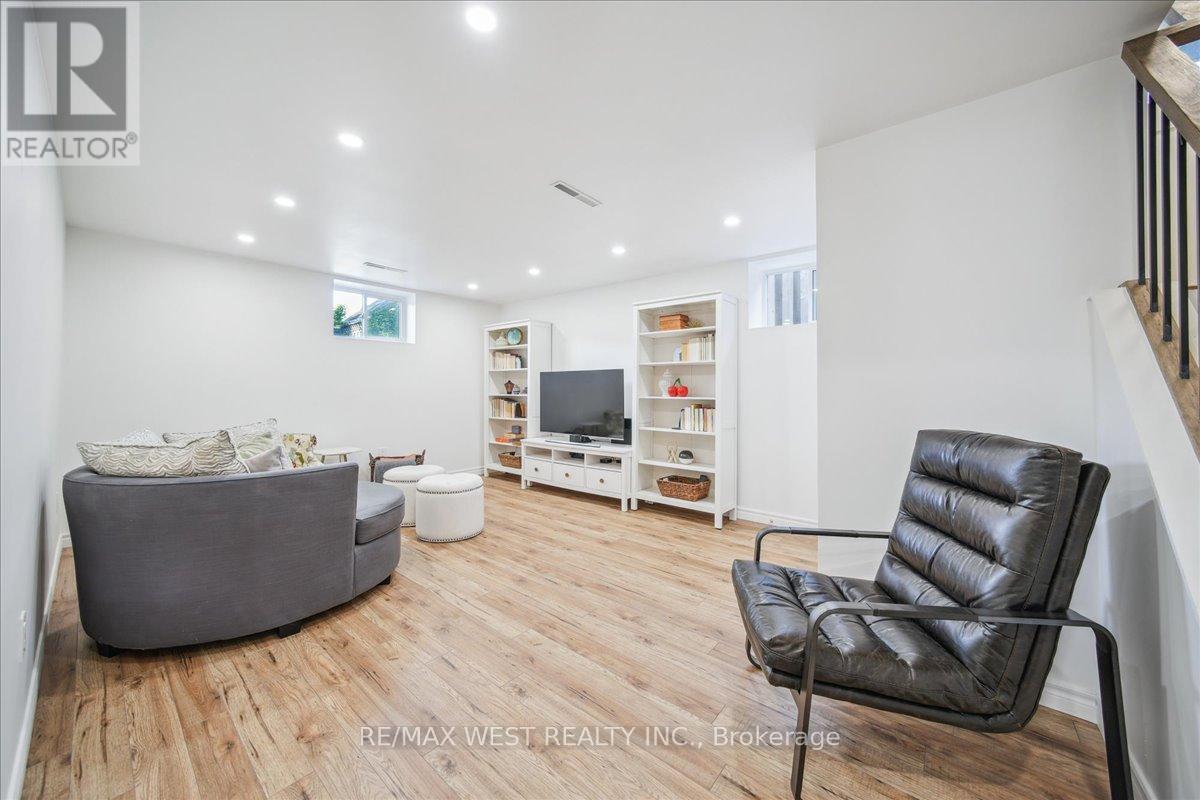 1215 Gripsholm Road, Mississauga, Ontario  L4Y 2G8 - Photo 7 - W12163165