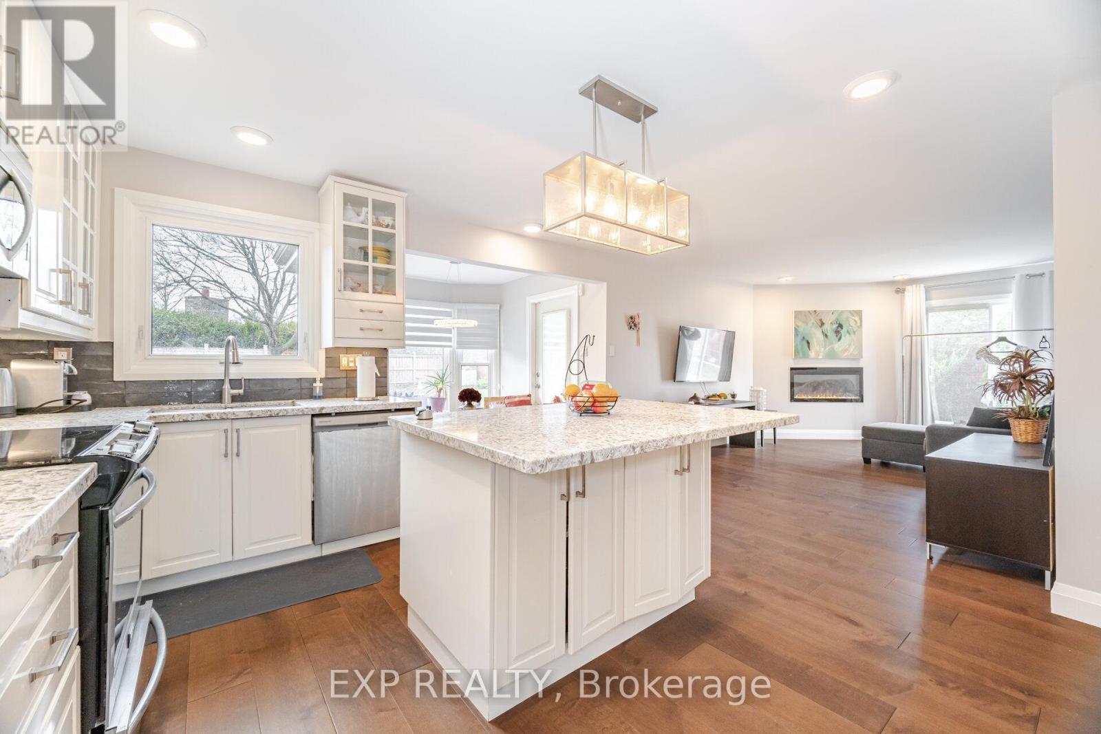 436 Goodram Drive, Burlington, Ontario  L7L 2K1 - Photo 7 - W12163175