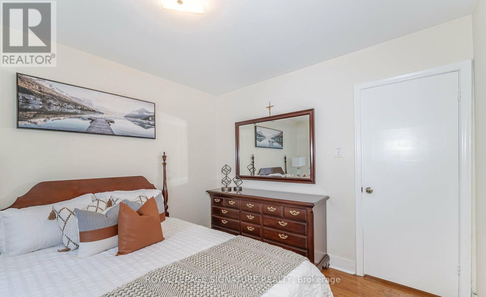 37 Feltham Avenue, Toronto, Ontario  M6N 2C4 - Photo 19 - W12163229