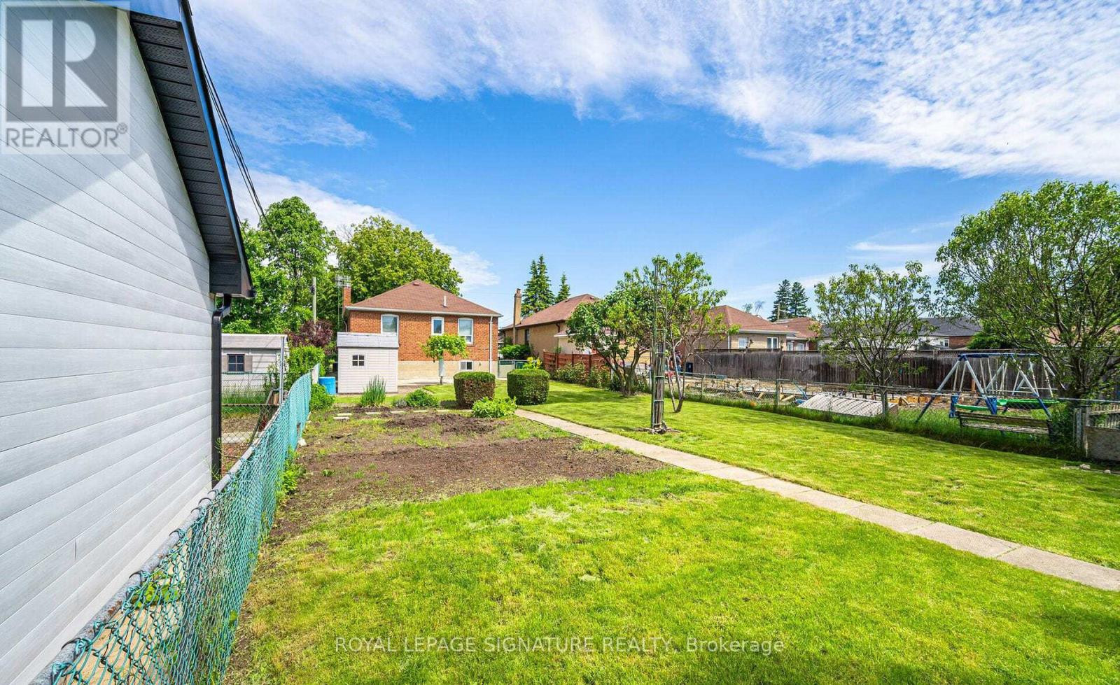 37 Feltham Avenue, Toronto, Ontario  M6N 2C4 - Photo 36 - W12163229