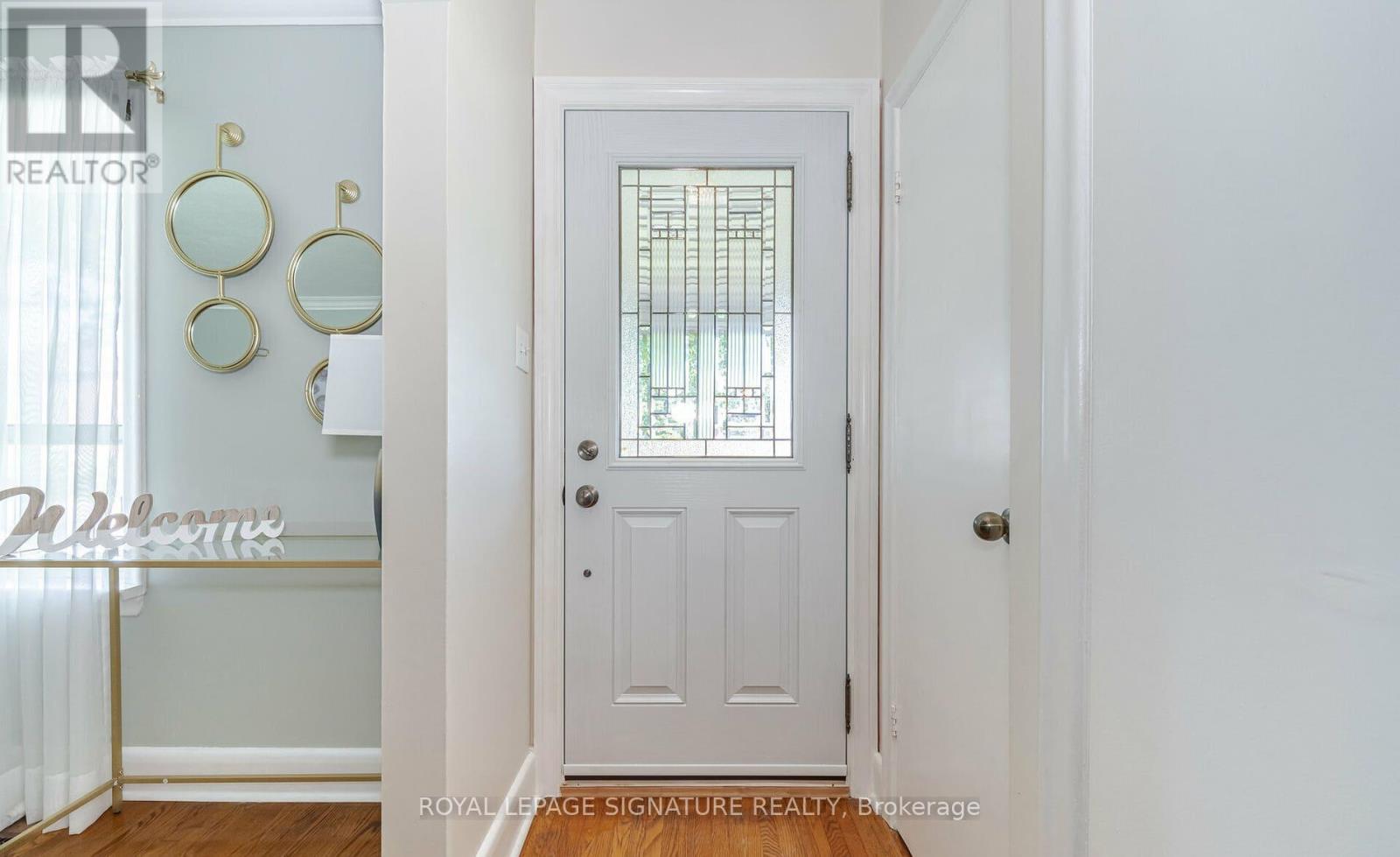37 Feltham Avenue, Toronto, Ontario  M6N 2C4 - Photo 5 - W12163229
