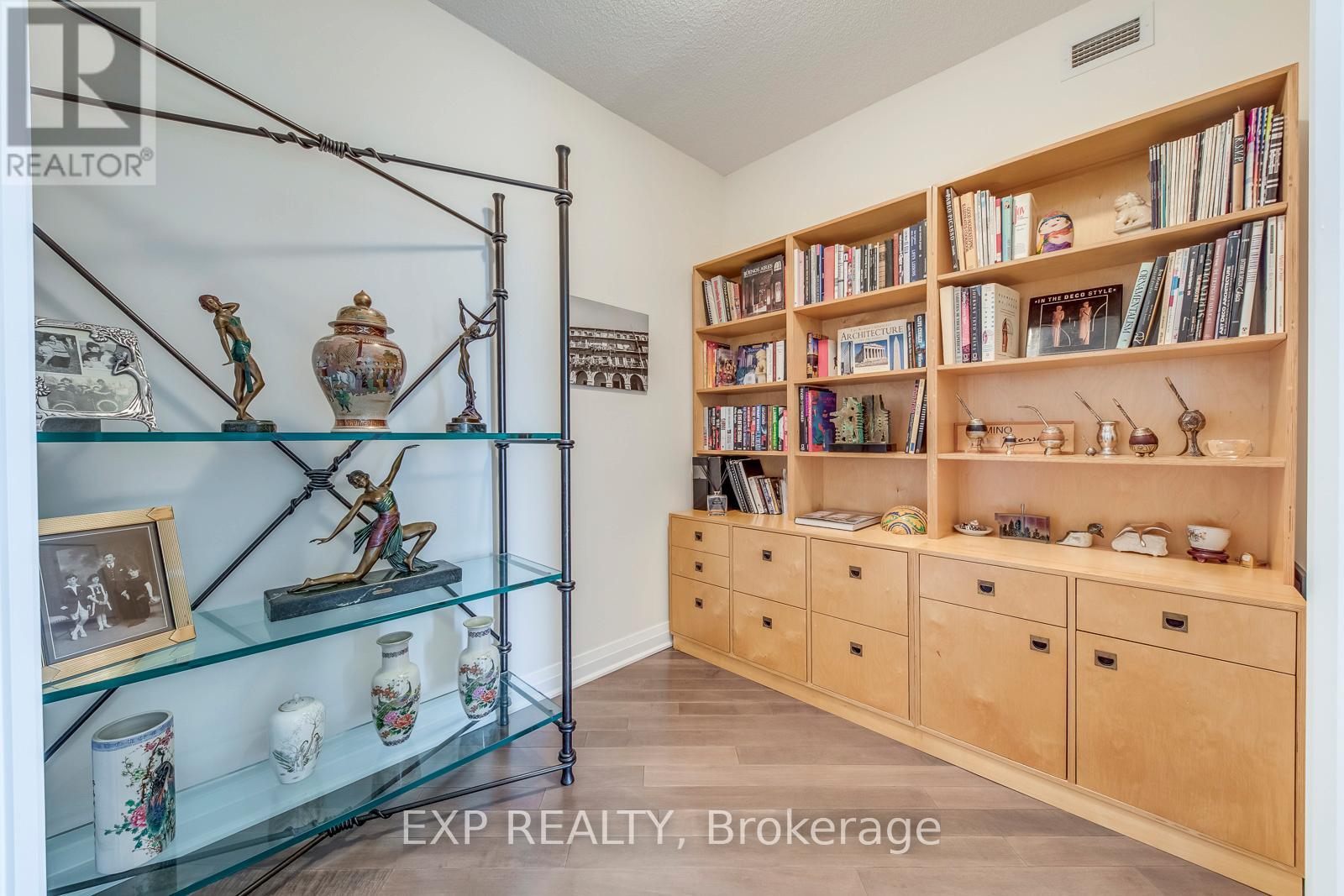 905 - 1055 Southdown Road, Mississauga, Ontario  L5J 0A3 - Photo 17 - W12163237