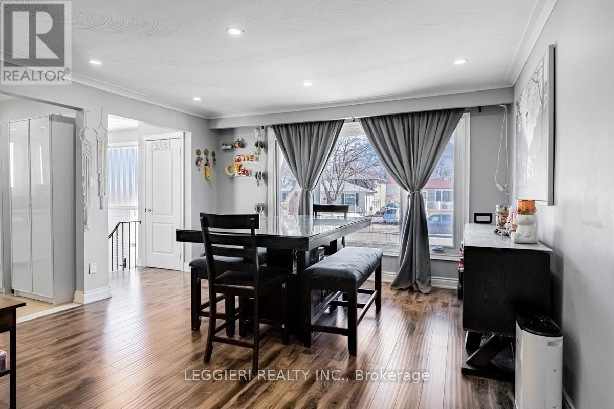 6849 Darcel Avenue, Mississauga, Ontario  L4T 2W6 - Photo 10 - W12163239