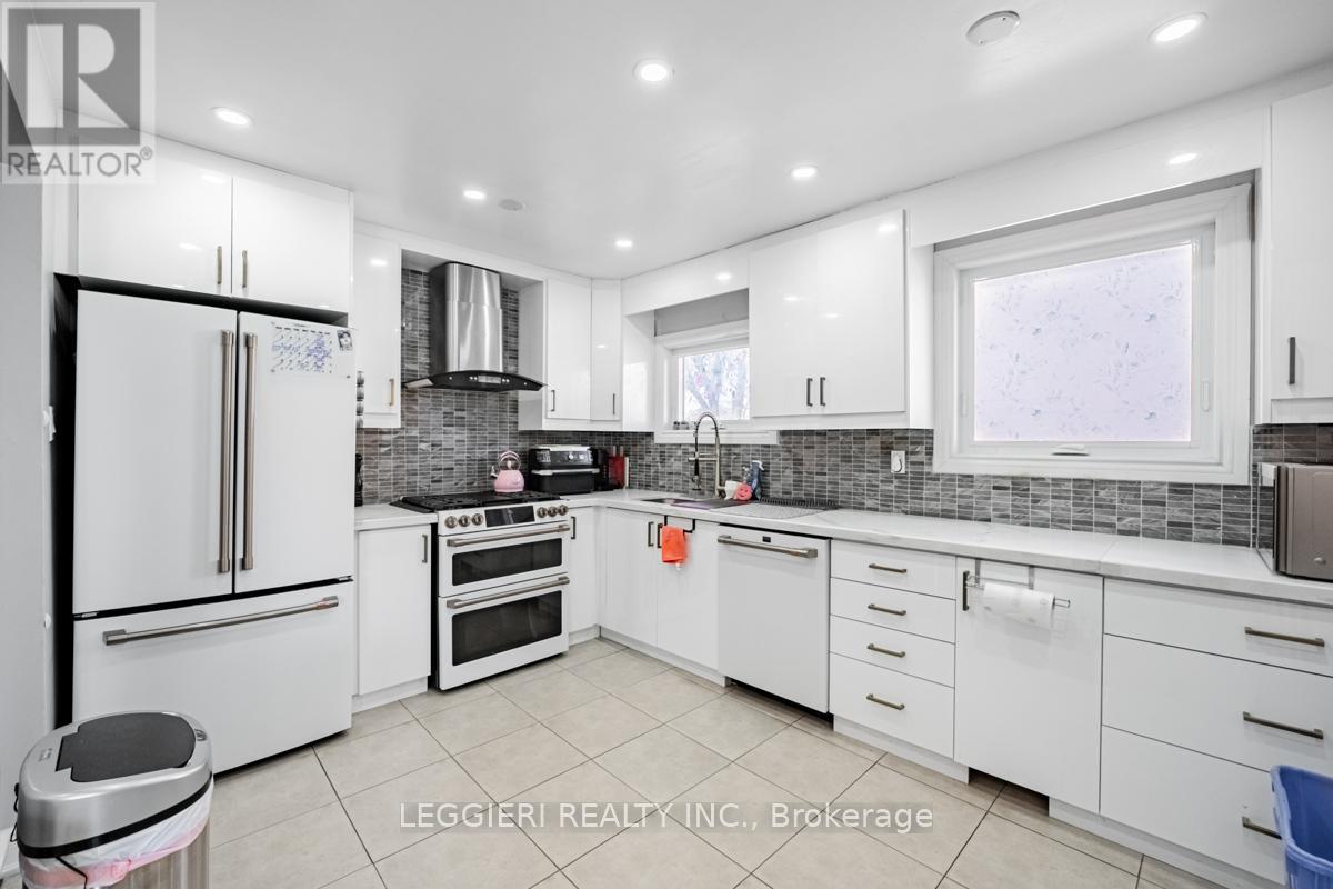 6849 Darcel Avenue, Mississauga, Ontario  L4T 2W6 - Photo 15 - W12163239