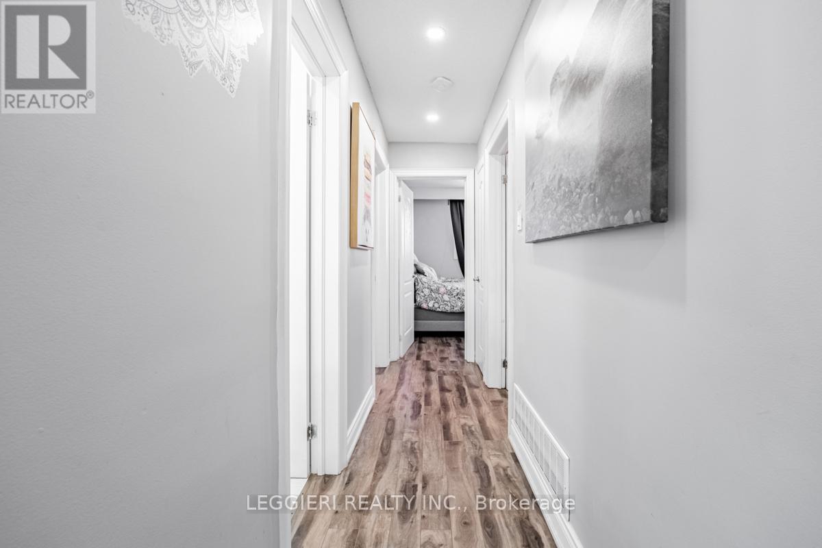 6849 Darcel Avenue, Mississauga, Ontario  L4T 2W6 - Photo 17 - W12163239