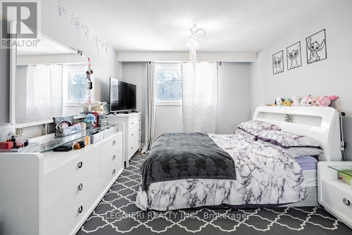 6849 Darcel Avenue, Mississauga, Ontario  L4T 2W6 - Photo 19 - W12163239