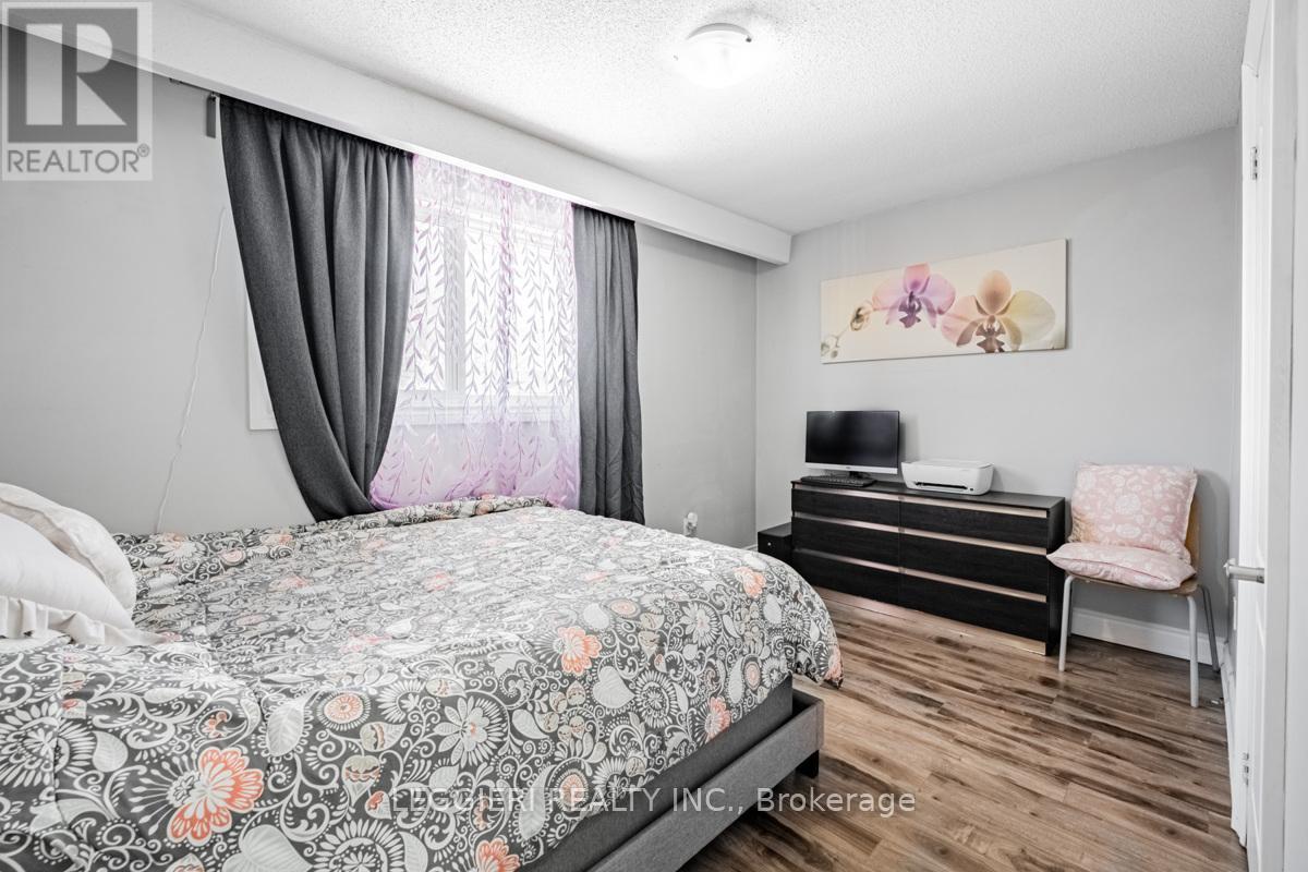 6849 Darcel Avenue, Mississauga, Ontario  L4T 2W6 - Photo 23 - W12163239