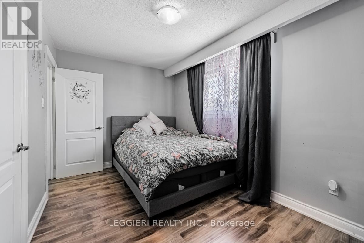 6849 Darcel Avenue, Mississauga, Ontario  L4T 2W6 - Photo 24 - W12163239