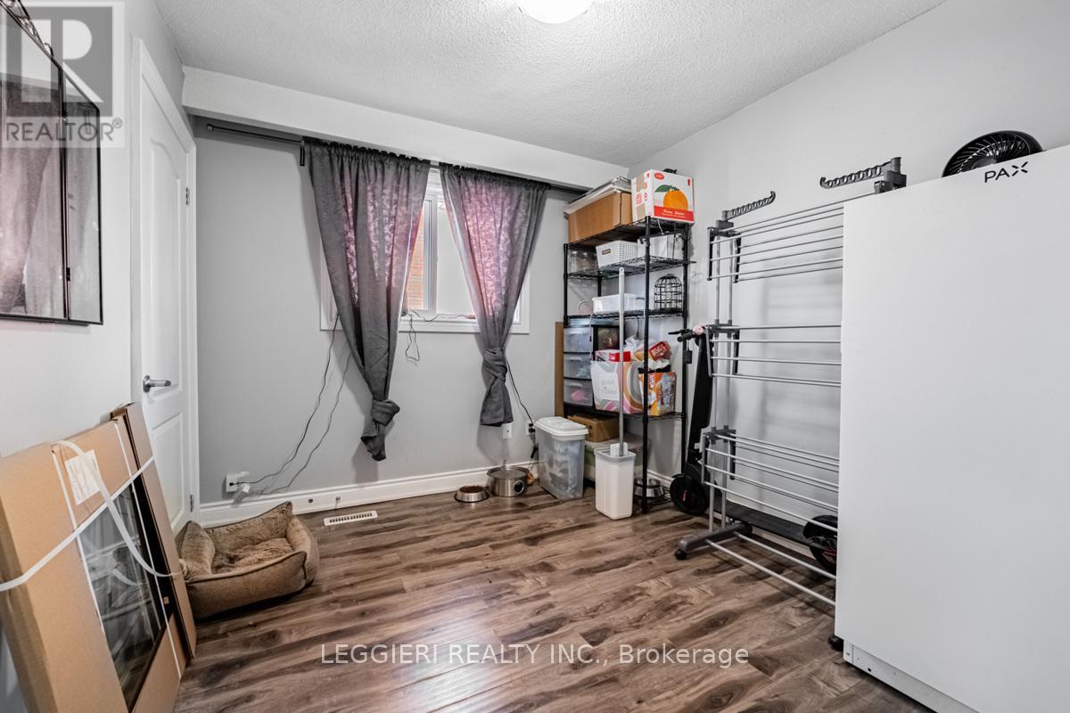 6849 Darcel Avenue, Mississauga, Ontario  L4T 2W6 - Photo 25 - W12163239
