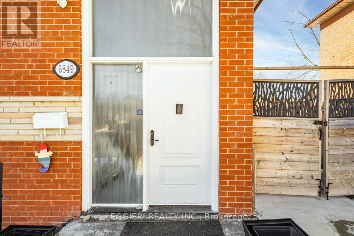 6849 Darcel Avenue, Mississauga, Ontario  L4T 2W6 - Photo 3 - W12163239