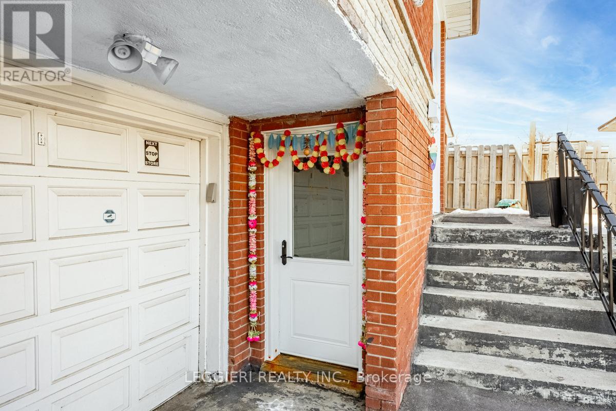 6849 Darcel Avenue, Mississauga, Ontario  L4T 2W6 - Photo 31 - W12163239