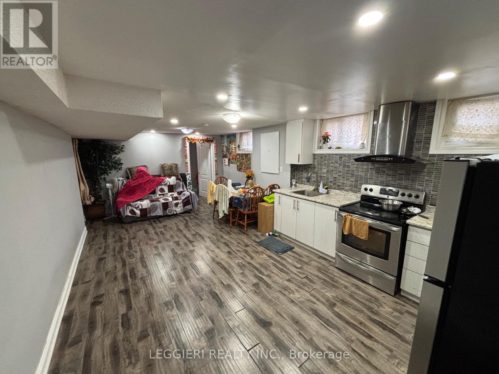 6849 Darcel Avenue, Mississauga, Ontario  L4T 2W6 - Photo 32 - W12163239
