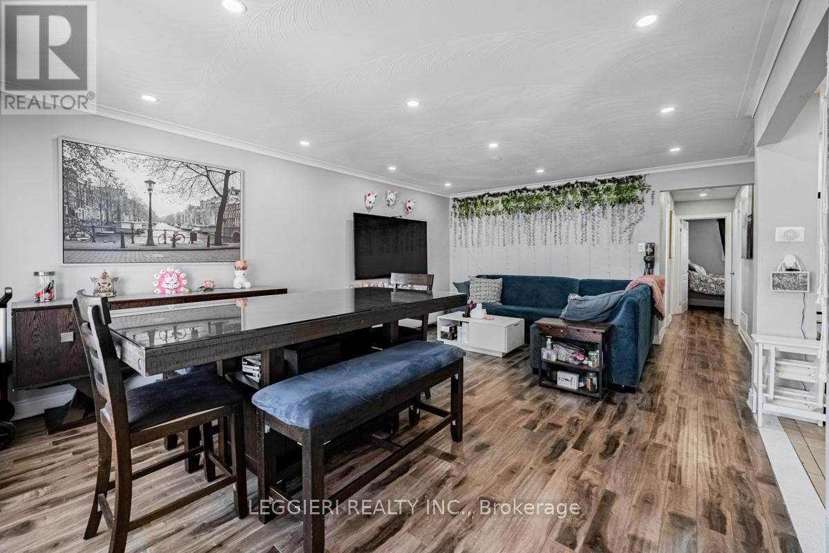 6849 Darcel Avenue, Mississauga, Ontario  L4T 2W6 - Photo 7 - W12163239