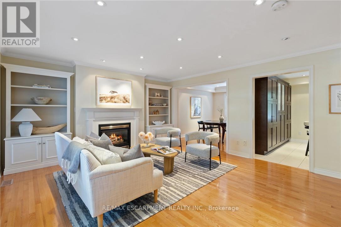 126 Brant Street, Oakville, Ontario  L6K 3X6 - Photo 11 - W12163250