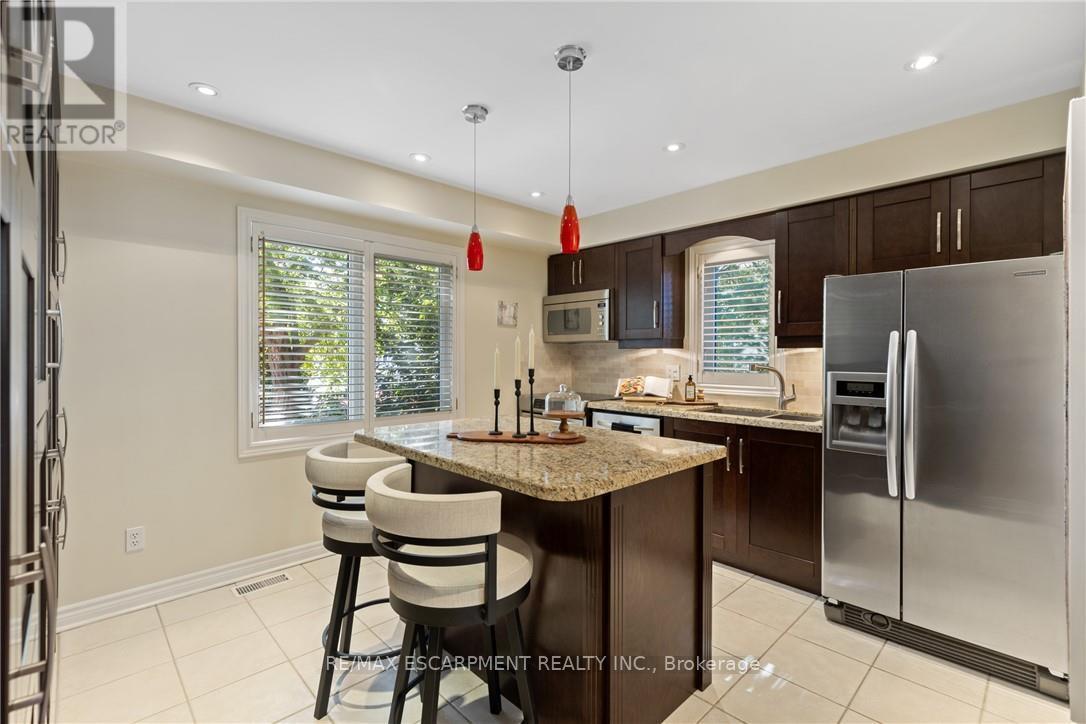 126 Brant Street, Oakville, Ontario  L6K 3X6 - Photo 17 - W12163250