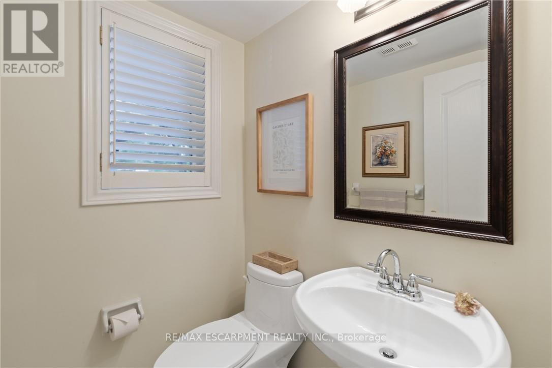 126 Brant Street, Oakville, Ontario  L6K 3X6 - Photo 21 - W12163250