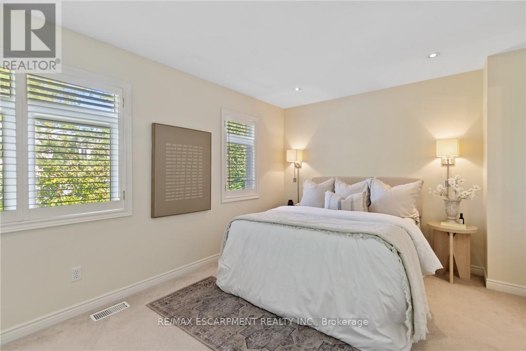 126 Brant Street, Oakville, Ontario  L6K 3X6 - Photo 25 - W12163250