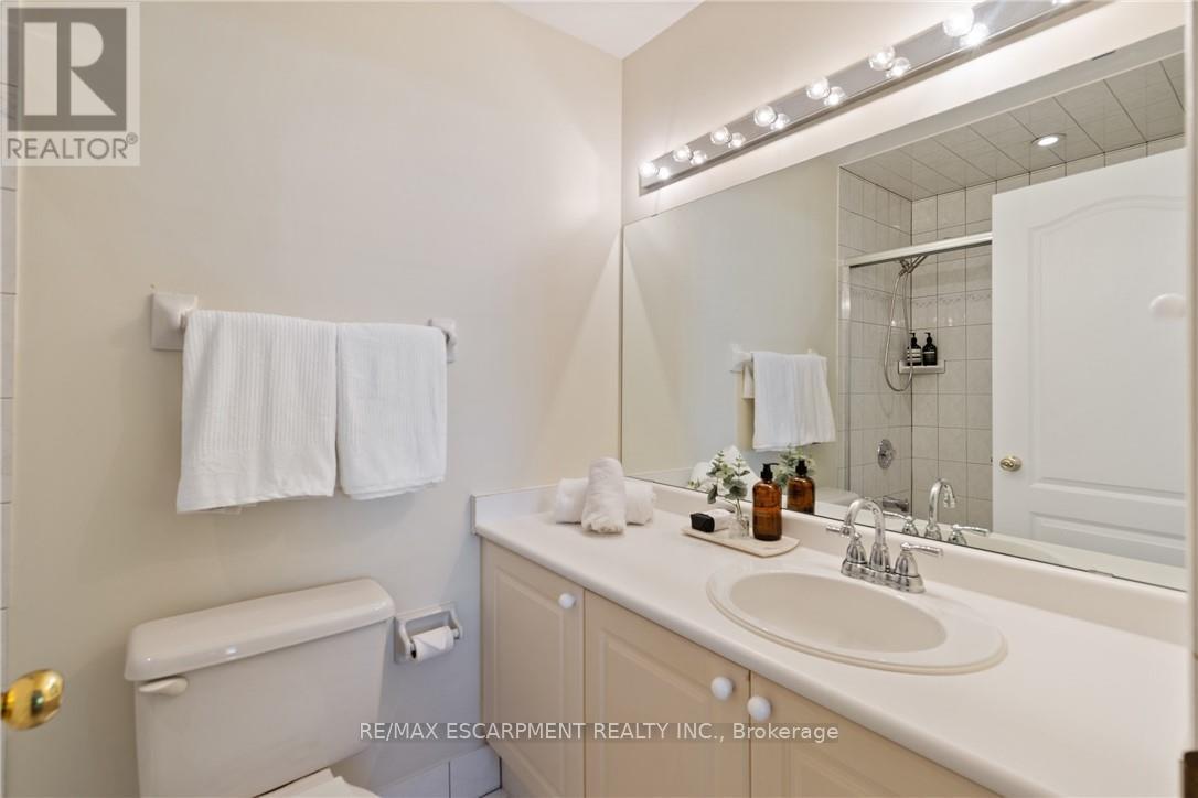 126 Brant Street, Oakville, Ontario  L6K 3X6 - Photo 29 - W12163250