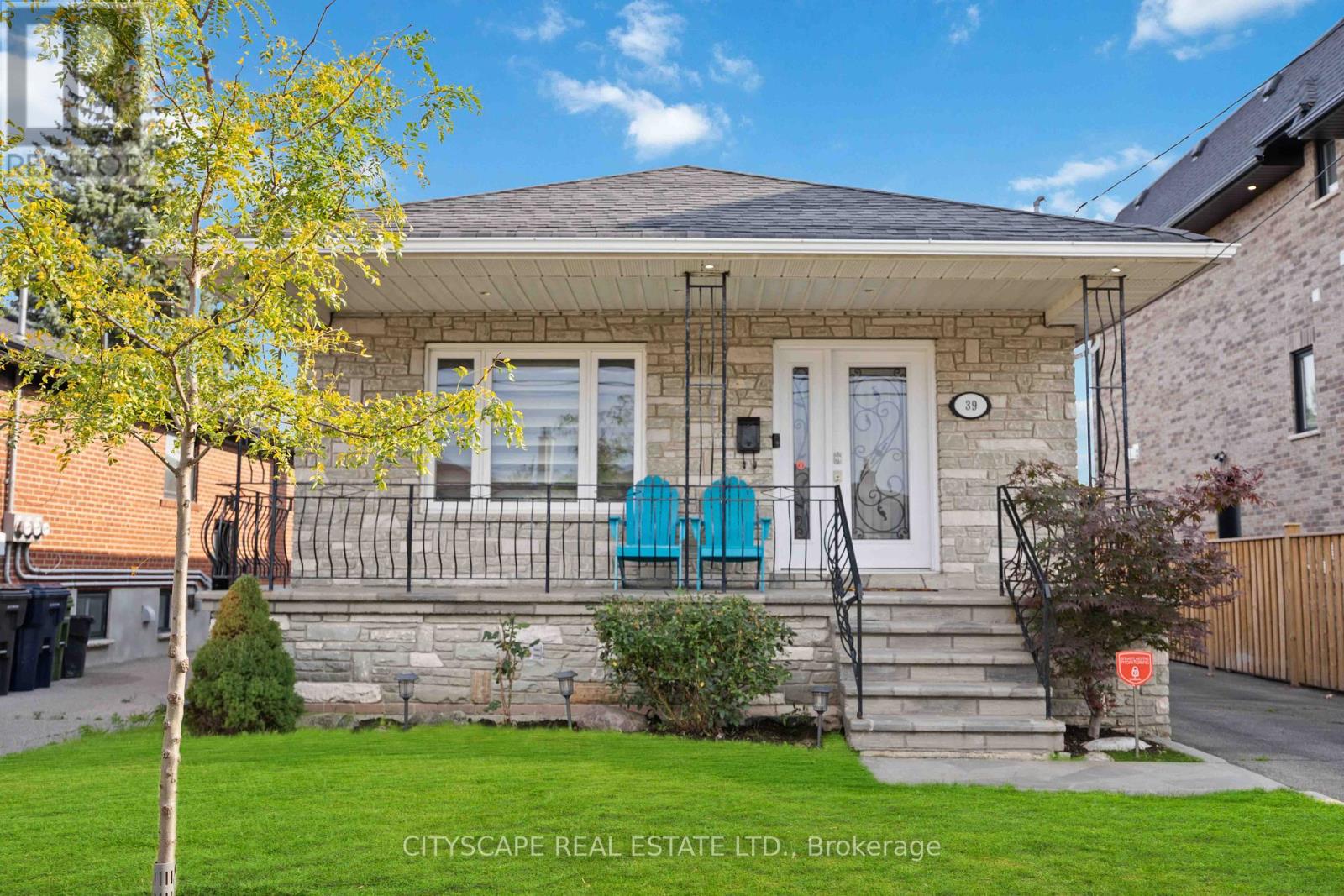 39 Bentworth Avenue, Toronto, Ontario  M6A 1P1 - Photo 1 - W12163284