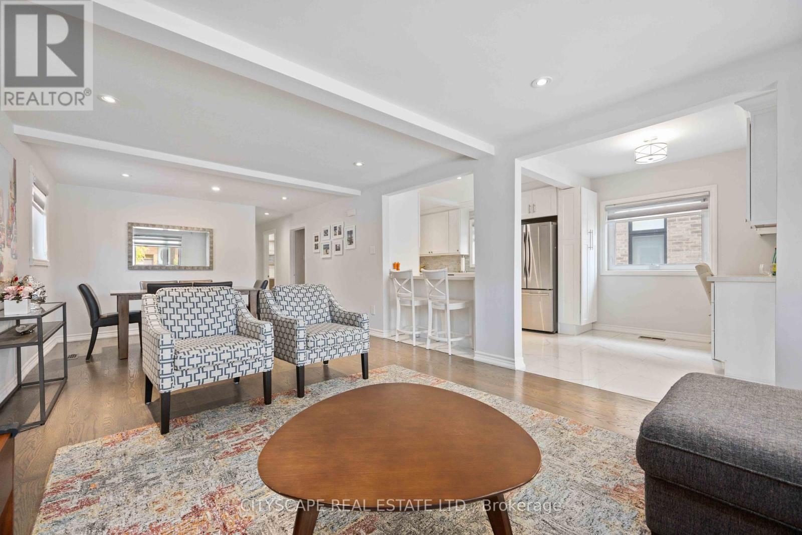 39 Bentworth Avenue, Toronto, Ontario  M6A 1P1 - Photo 11 - W12163284